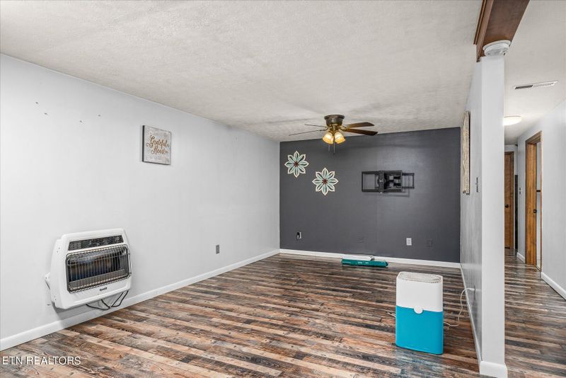 413 Bowman Ln, Crab Orchard, TN 37723
