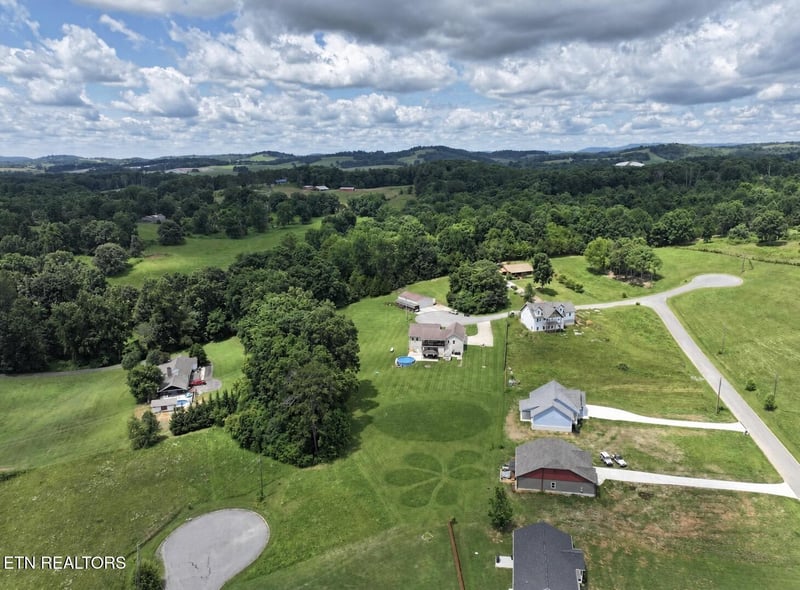 413 Chippewa Ln, Rutledge, TN 37861