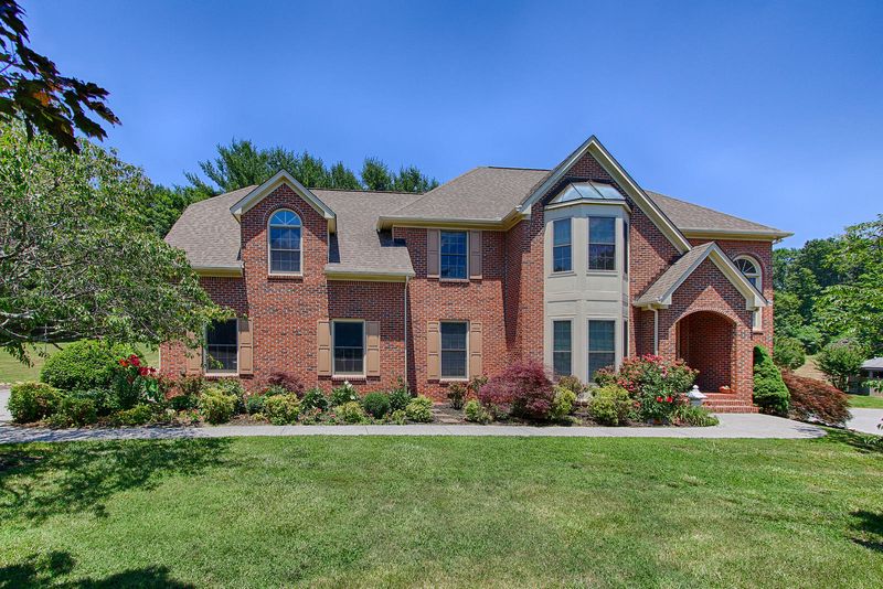 413 Doublehead Ln, Knoxville, TN 37909