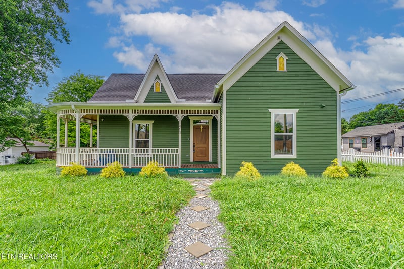 413 E Inskip Dr, Knoxville, TN 37912