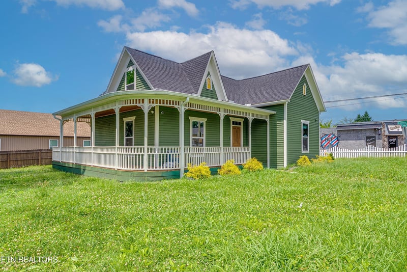 413 E Inskip Dr, Knoxville, TN 37912