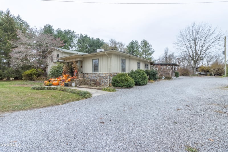 413 Hugh Jones Rd, Sunbright, TN 37872