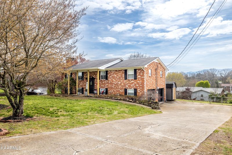 413 Navaho Dr, Seymour, TN 37865