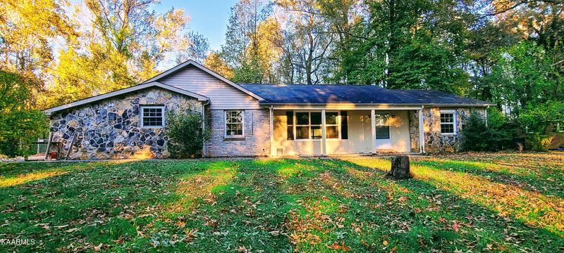 413 Warrior Dr, Harriman, TN 37748