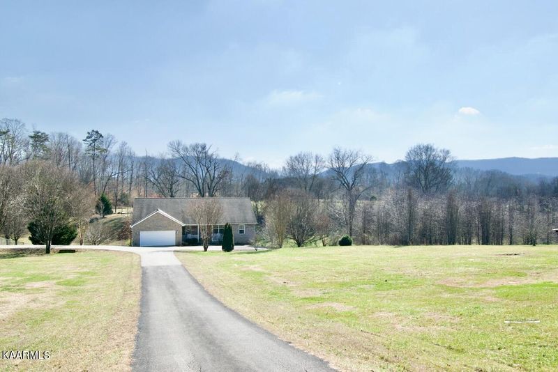 4130 Pea Ridge Rd, Maryville, TN 37804