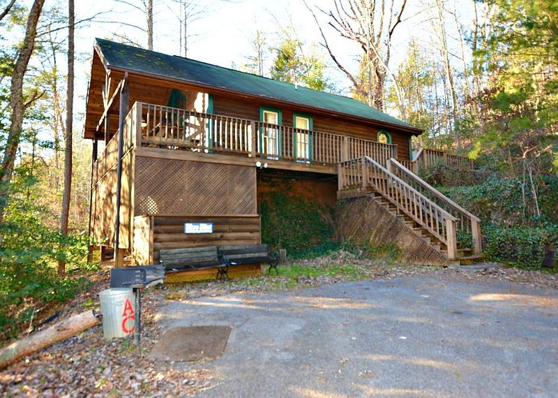4135 Spring Creek Way, Sevierville, TN 37876