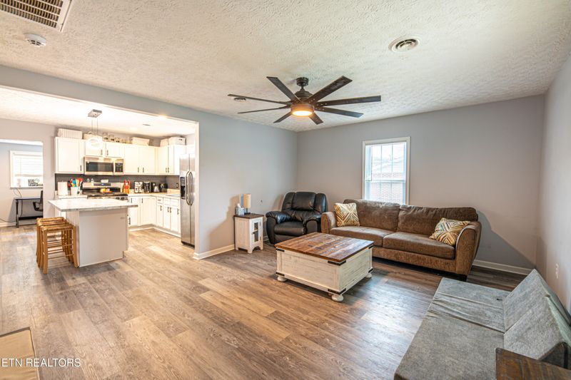 414 Clifty St, Harriman, TN 37748