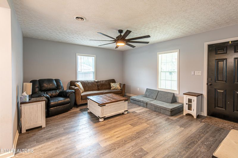 414 Clifty St, Harriman, TN 37748