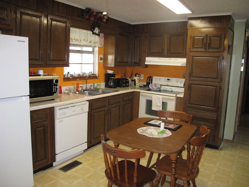 414 Douglas Ln, Jellico, TN 37762