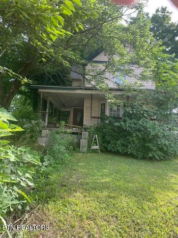 414 Emory Dr, Harriman, TN 37748