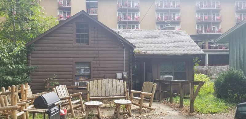 414 Hemlock St, Gatlinburg, TN 37738