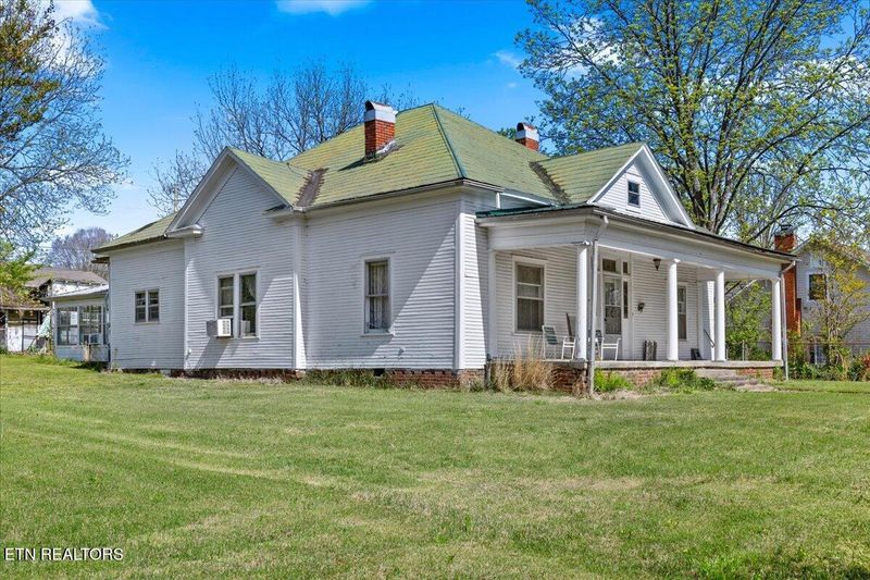 414 Illinois Ave, Etowah, TN 37331