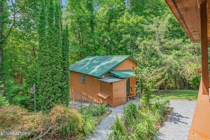 414 Shaddon Rd, Tellico Plains, TN 37385