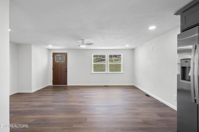 414 W Hemlock St, Lafollette, TN 37766
