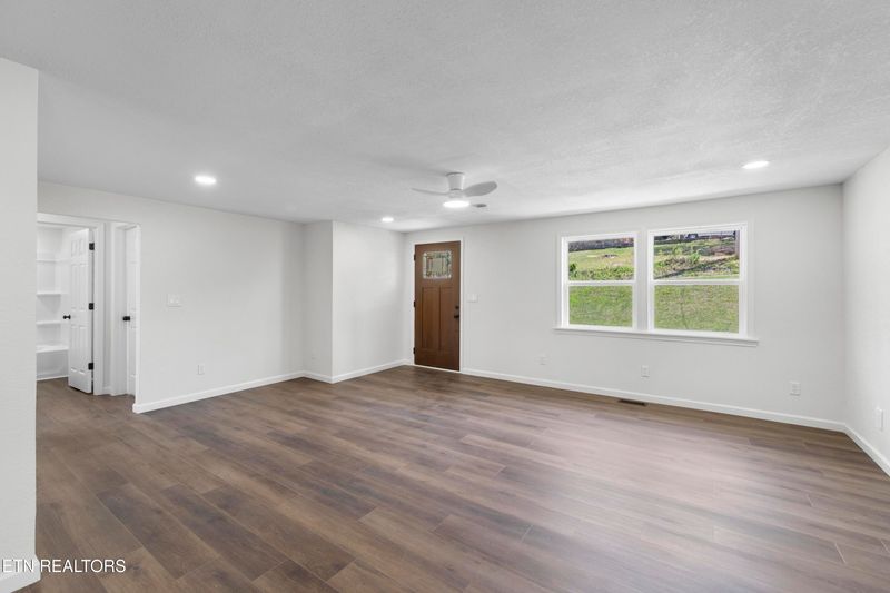 414 W Hemlock St, Lafollette, TN 37766