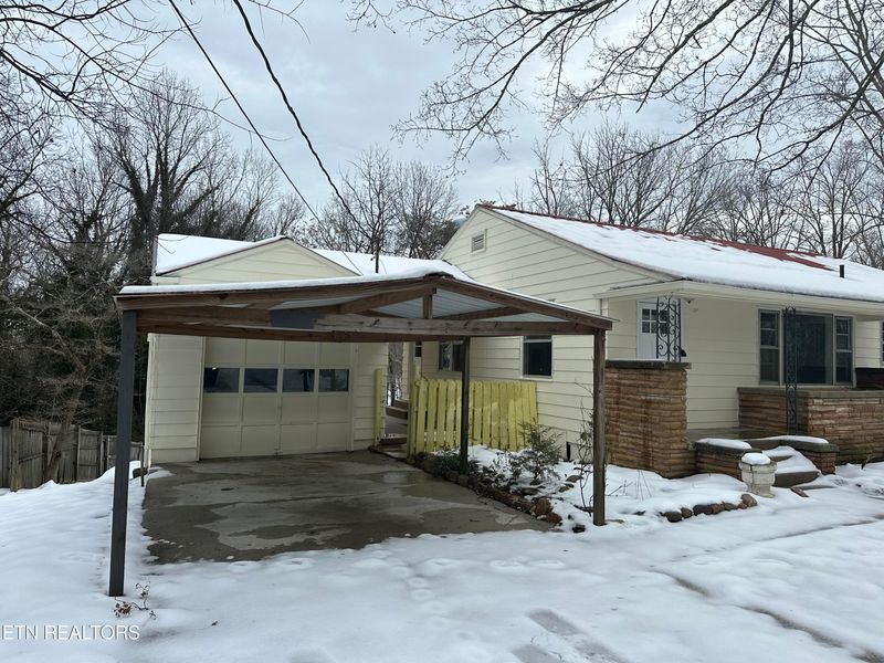 414 W Ridgecrest Dr, Kingston, TN 37763
