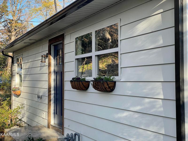 415 Delaware Ave, Oak Ridge, TN 37830