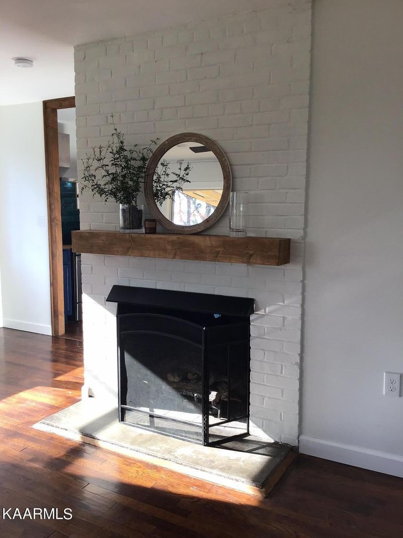 415 Delaware Ave, Oak Ridge, TN 37830