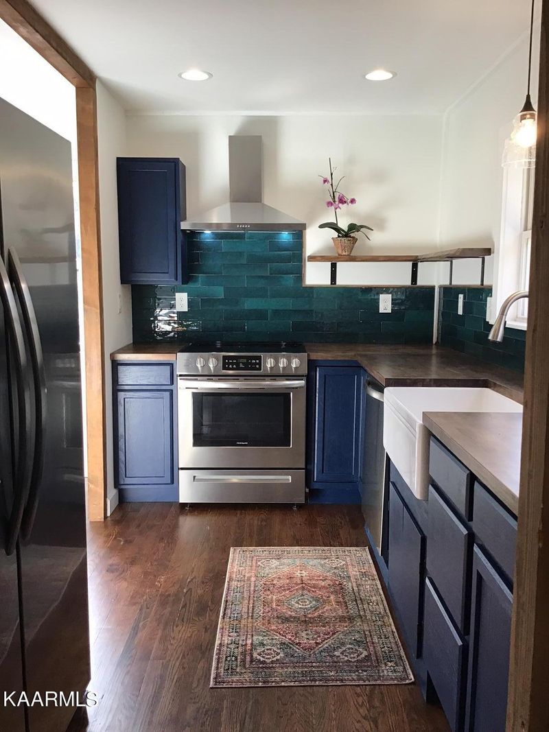 415 Delaware Ave, Oak Ridge, TN 37830