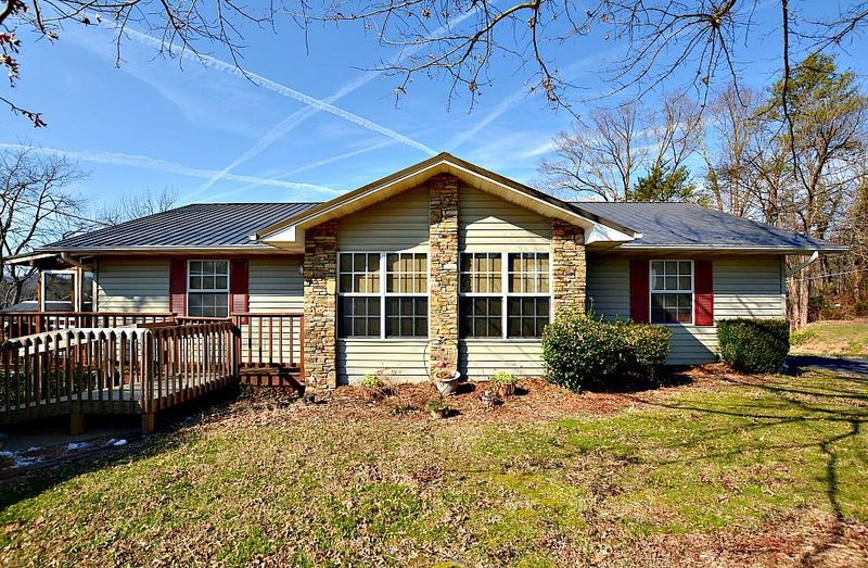 415 Mountain View Ln, Pigeon Forge, TN 37863