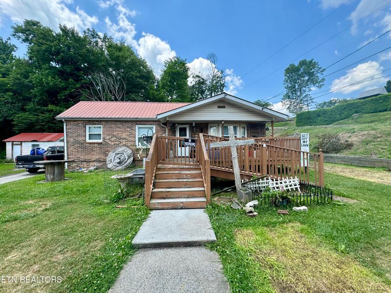 415 Wallace Ave, Rocky Top, TN 37769