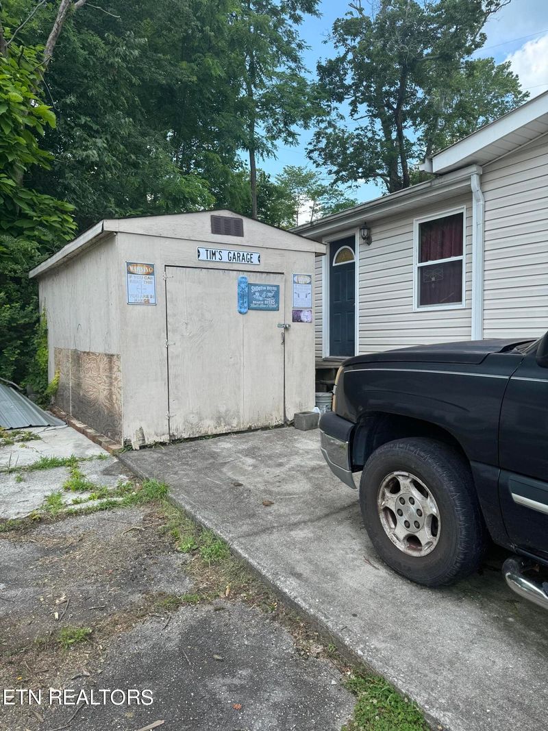 415 Wallace Ave, Rocky Top, TN 37769