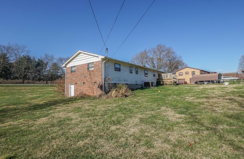 4152 S Singleton Station Rd, Rockford, TN 37853