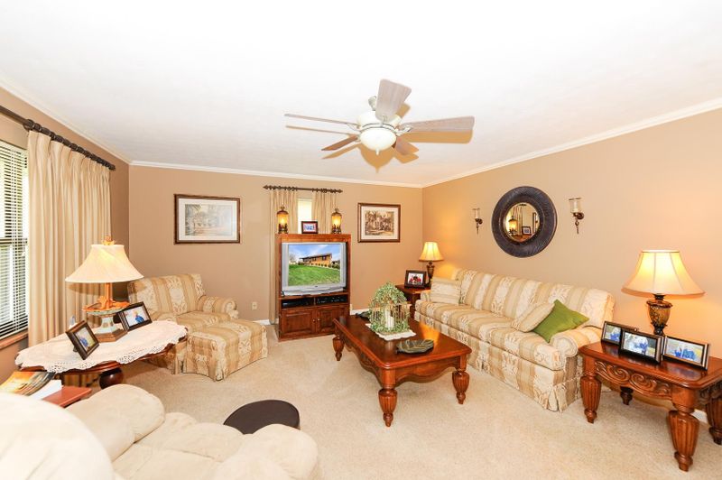 4156 S Singleton Station Dr, Alcoa, TN 37701