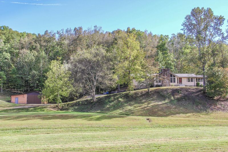 4158 Burnett Rd, Walland, TN 37886