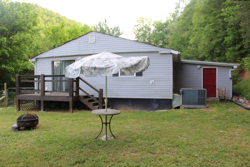 416 Biddle Ln, Rocky Top, TN 37769