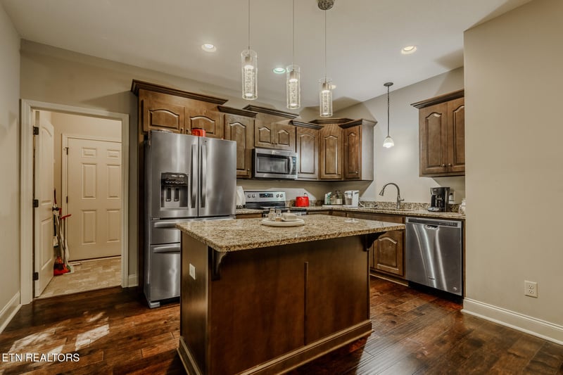 416 Forrest Springs Dr, Gatlinburg, TN 37738