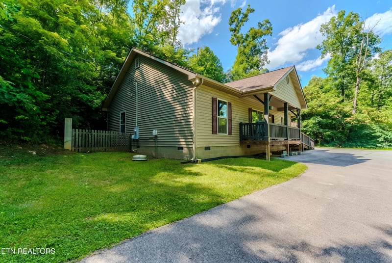 416 Forrest Springs Dr, Gatlinburg, TN 37738