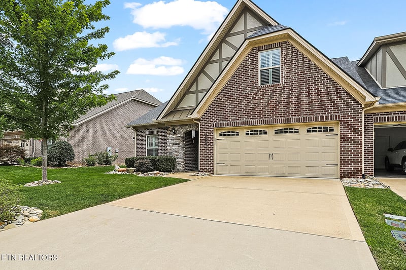 416 Grove Branch Ln, Knoxville, TN 37922