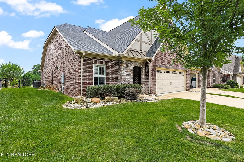 416 Grove Branch Ln, Knoxville, TN 37922