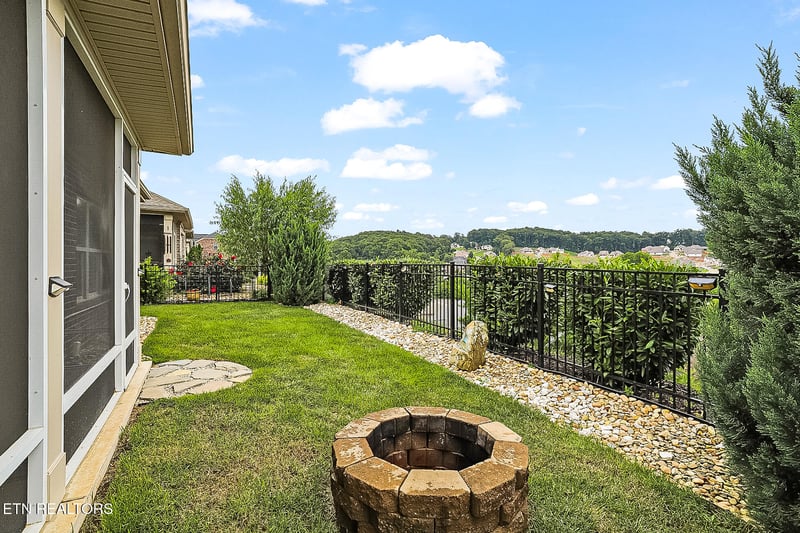 416 Grove Branch Ln, Knoxville, TN 37922