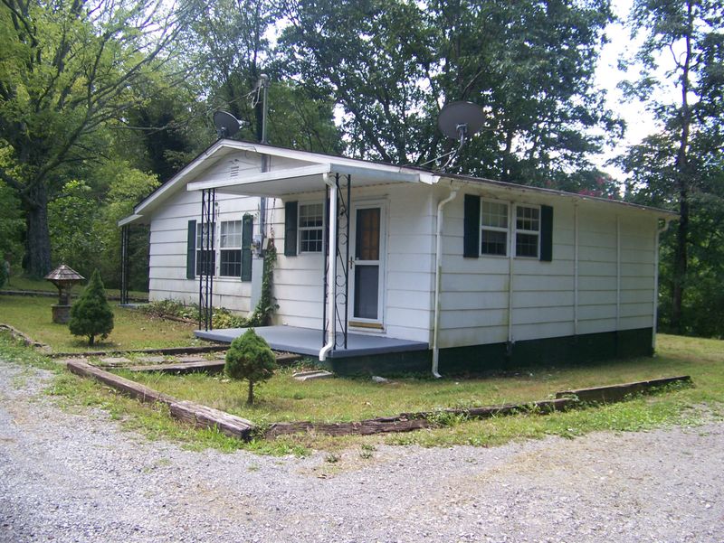 416 Hickman Rd, Rockford, TN 37853