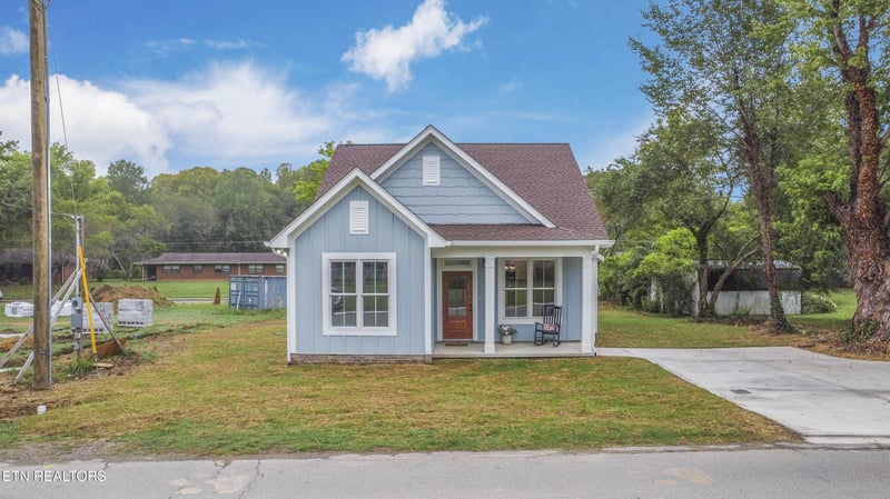 416 Kingston Ave, Oliver Springs, TN 37840