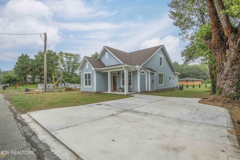 416 Kingston Ave, Oliver Springs, TN 37840