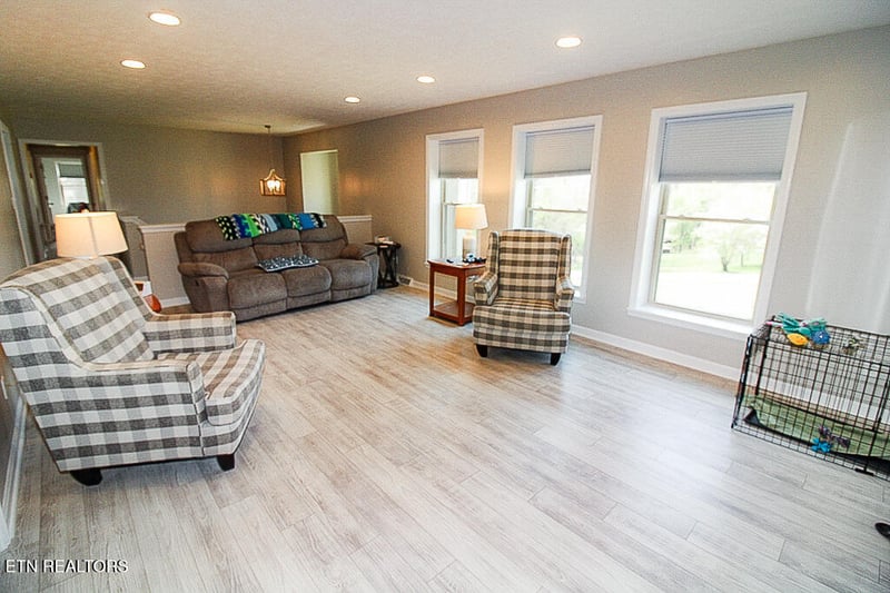 416 Summitt Dr, Lafollette, TN 37766
