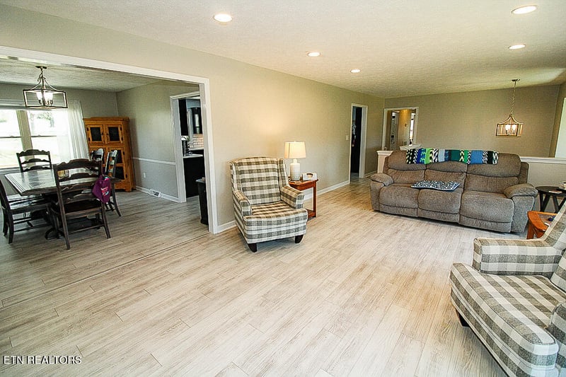 416 Summitt Dr, Lafollette, TN 37766