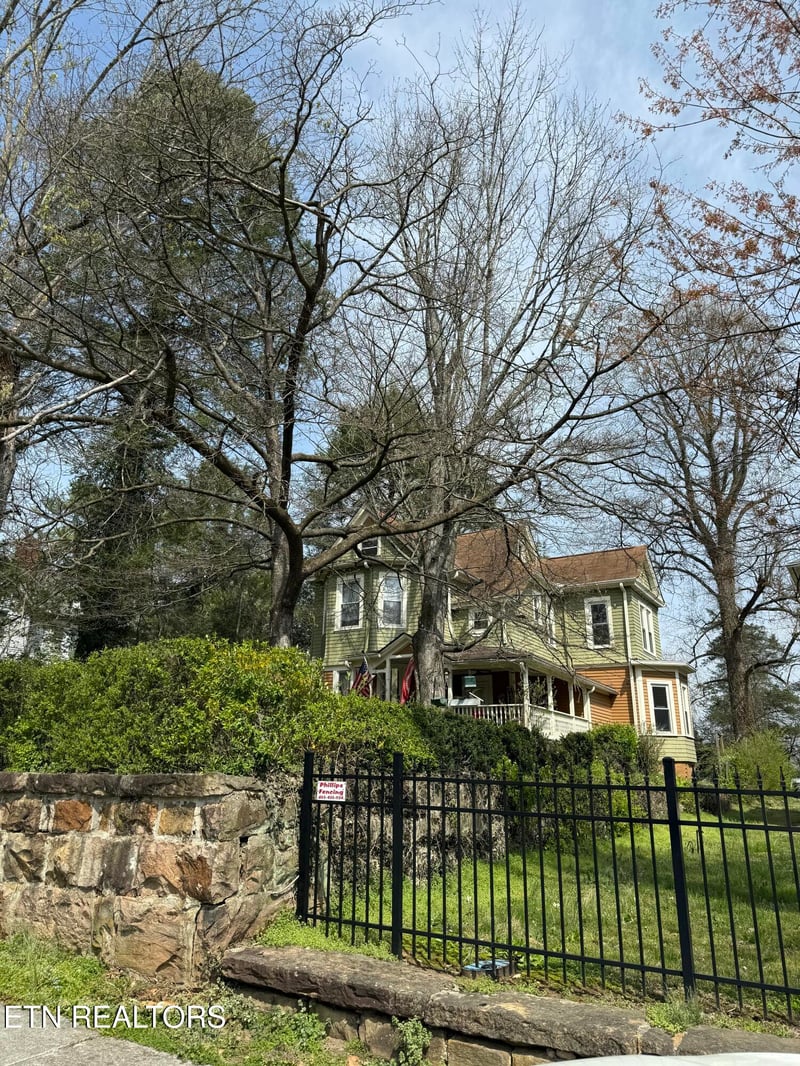 416 W Rockwood St, Rockwood, TN 37854