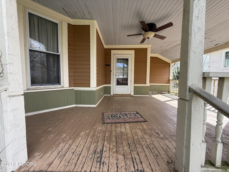 416 W Rockwood St, Rockwood, TN 37854