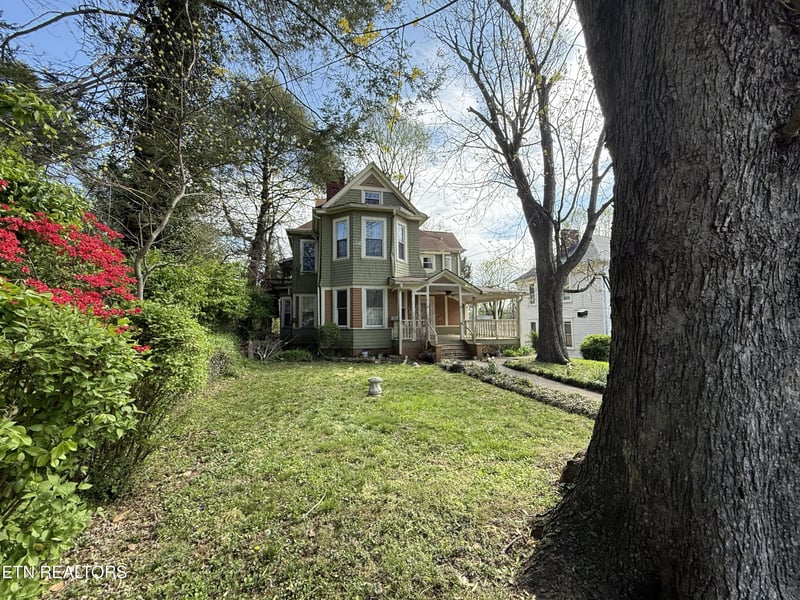 416 W Rockwood St, Rockwood, TN 37854