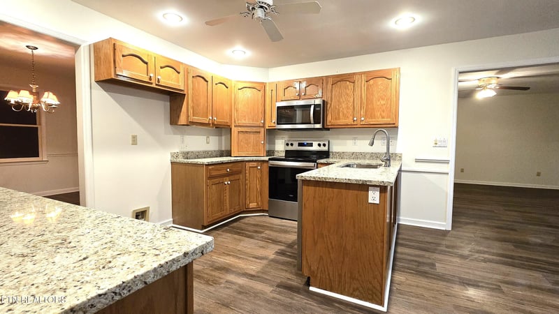 416 Walker Hollow Dr, Monterey, TN 38574