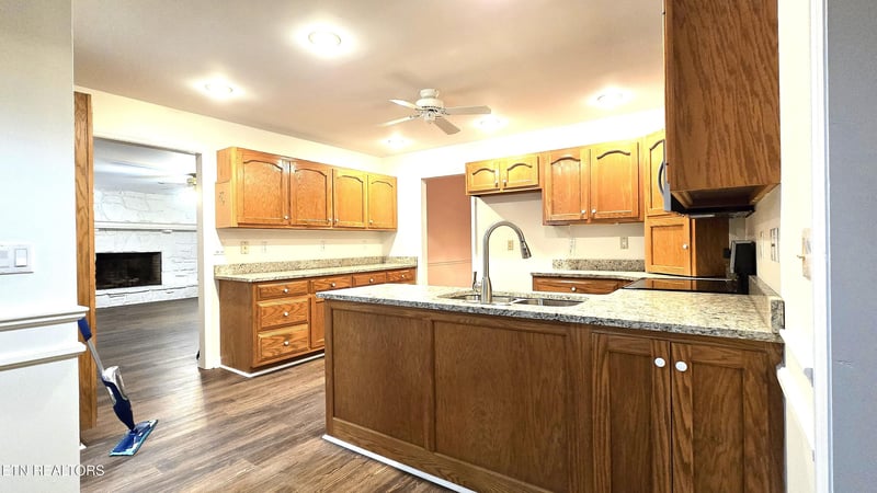 416 Walker Hollow Dr, Monterey, TN 38574