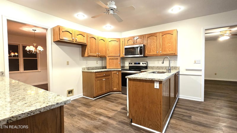 416 Walker Hollow Dr, Monterey, TN 38574