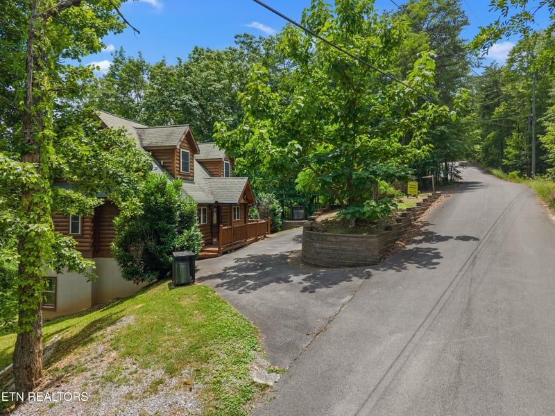 4160 Chamberlain Ln, Sevierville, TN 37862