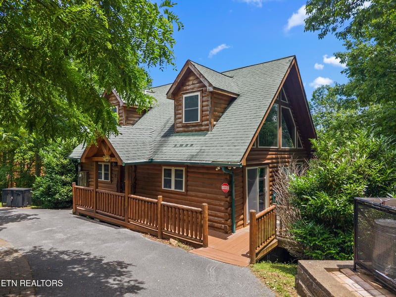 4160 Chamberlain Ln, Sevierville, TN 37862