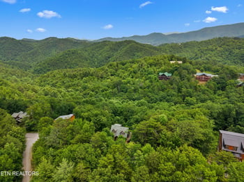 4160 Chamberlain Ln, Sevierville, TN 37862