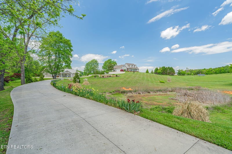 4163 Benny Delozier Dr, Maryville, TN 37804